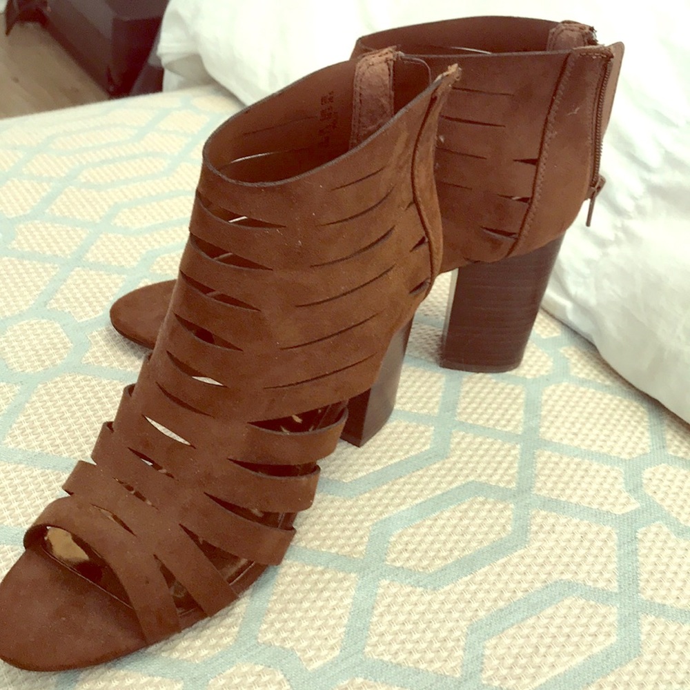 Carlos Santana Brown Suede boots only worn twice!